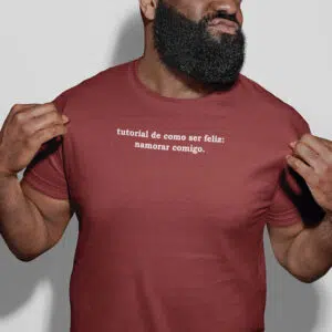 Camiseta tutorial de como ser feliz namorar comigo